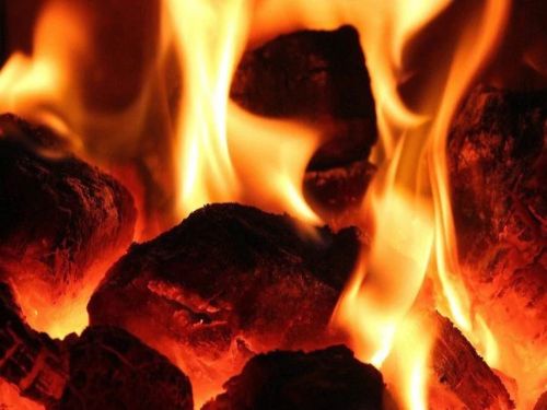 Các thành phần có trong than đá ảnh hưởng đến khả năng cháy của than đá